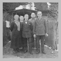 079-0057 Helmut Boehm an seiner Konfirmation mit den Eltern und Grosseltern am 30.03.1941.JPG